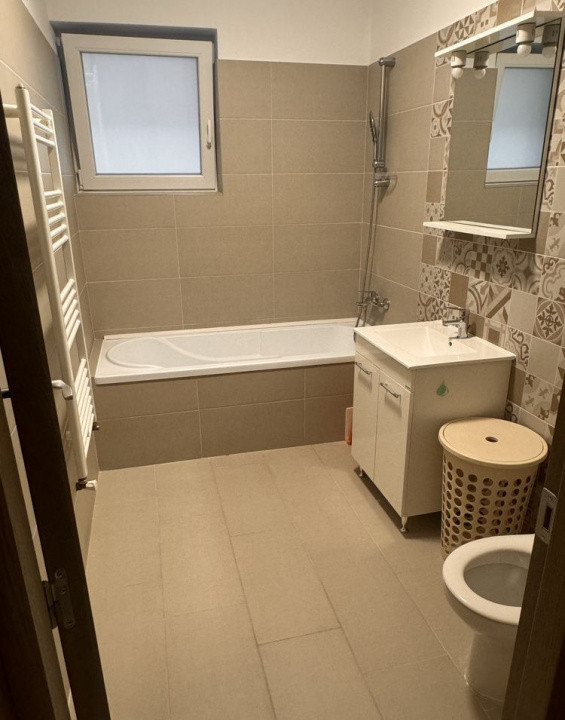  Garsonieră modernă de închiriat – Zona Coresi, Brașov