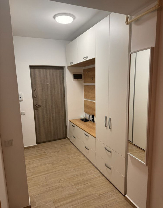  Garsonieră modernă de închiriat – Zona Coresi, Brașov