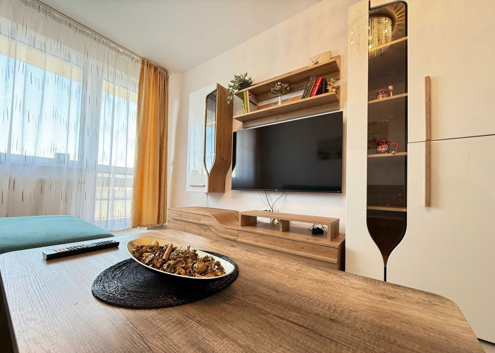 Apartament 2 camere de închiriat, zona Tractorul