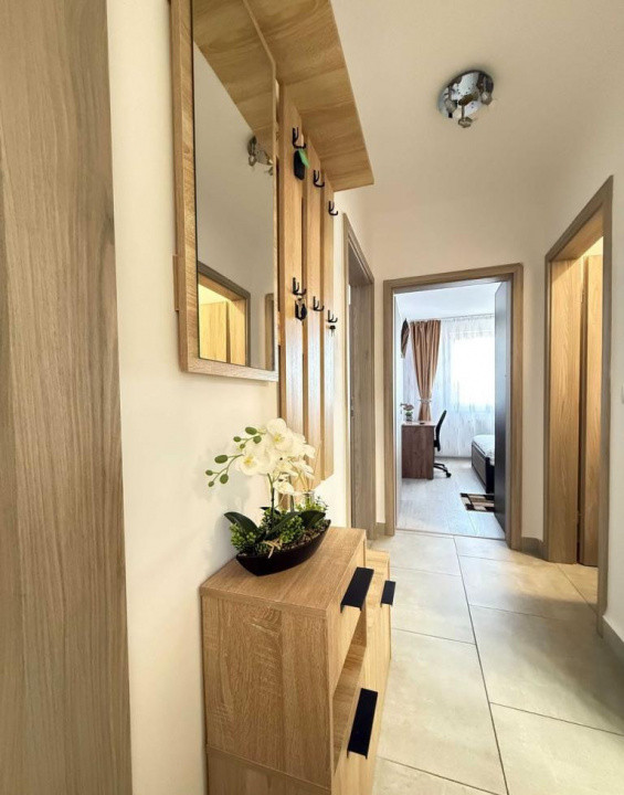 Apartament 2 camere de închiriat, zona Tractorul