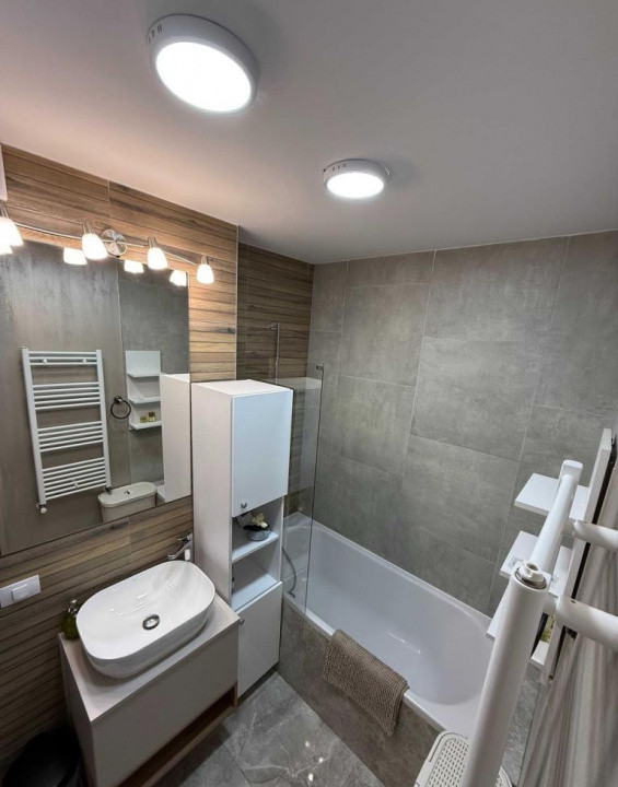 Apartament 2 camere de închiriat, zona Tractorul