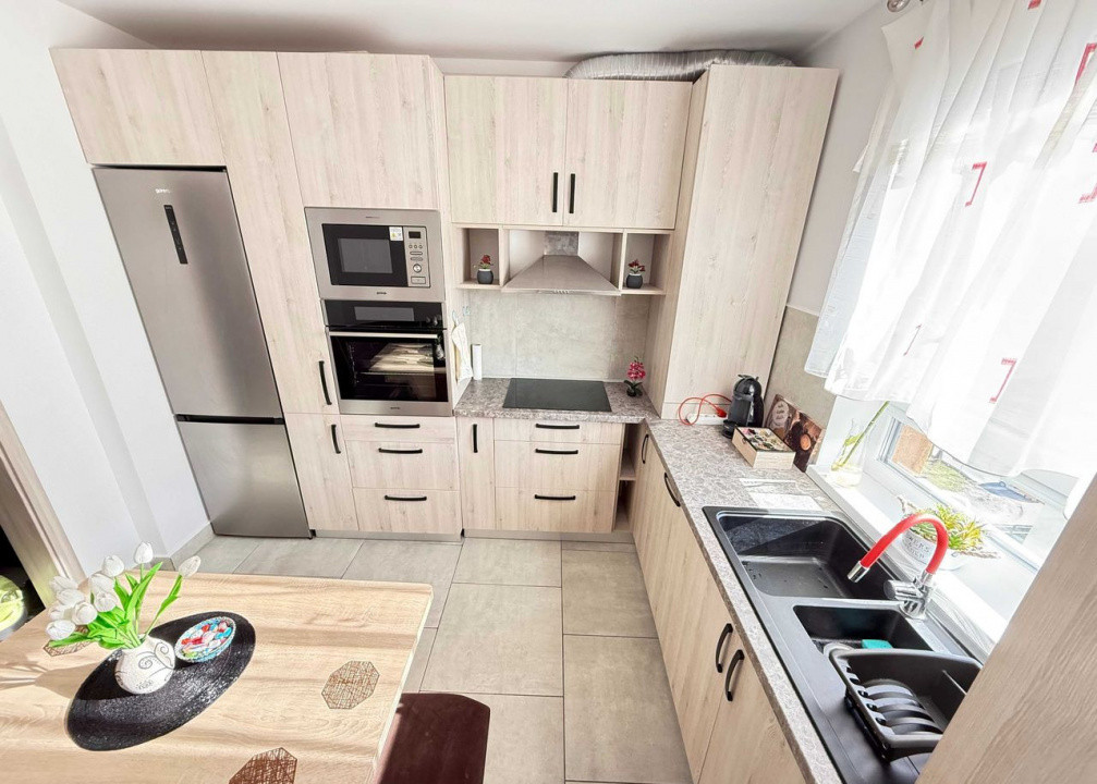 Apartament 2 camere de închiriat, zona Tractorul