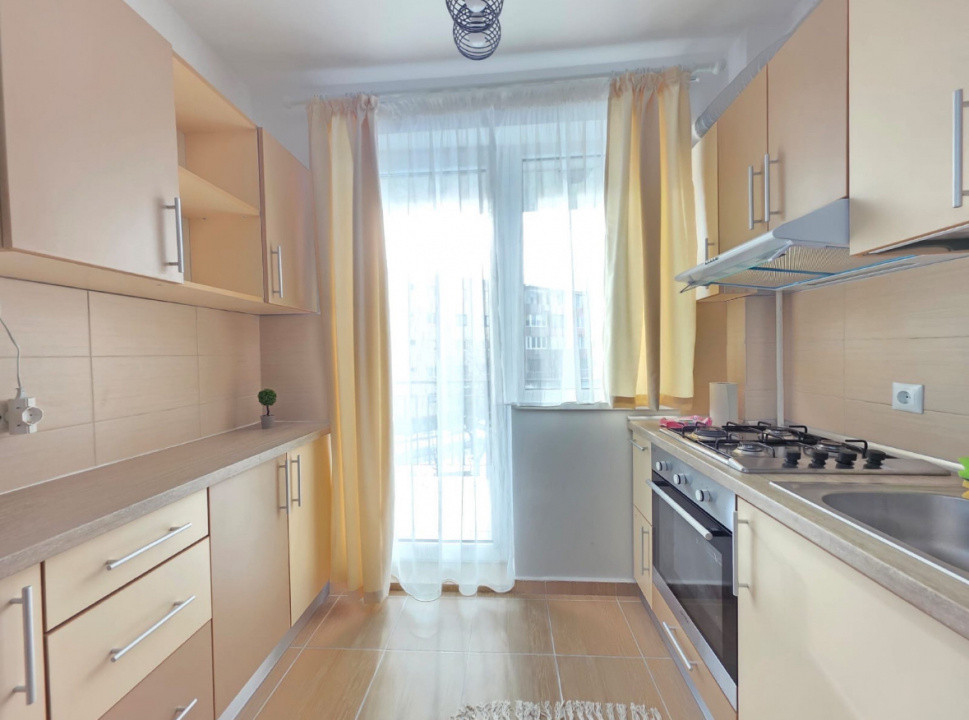 Garsonieră spațioasă Coresi / Tractorul – Bloc Nou, Parcare, Complet Mobila