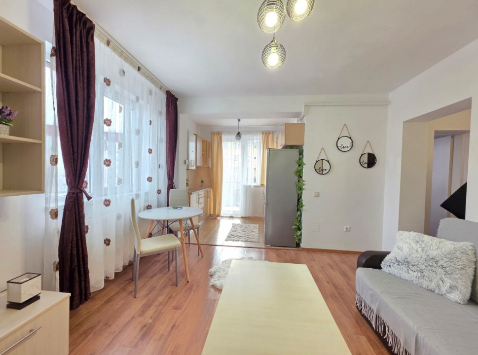 Garsonieră spațioasă Coresi / Tractorul – Bloc Nou, Parcare, Complet Mobila