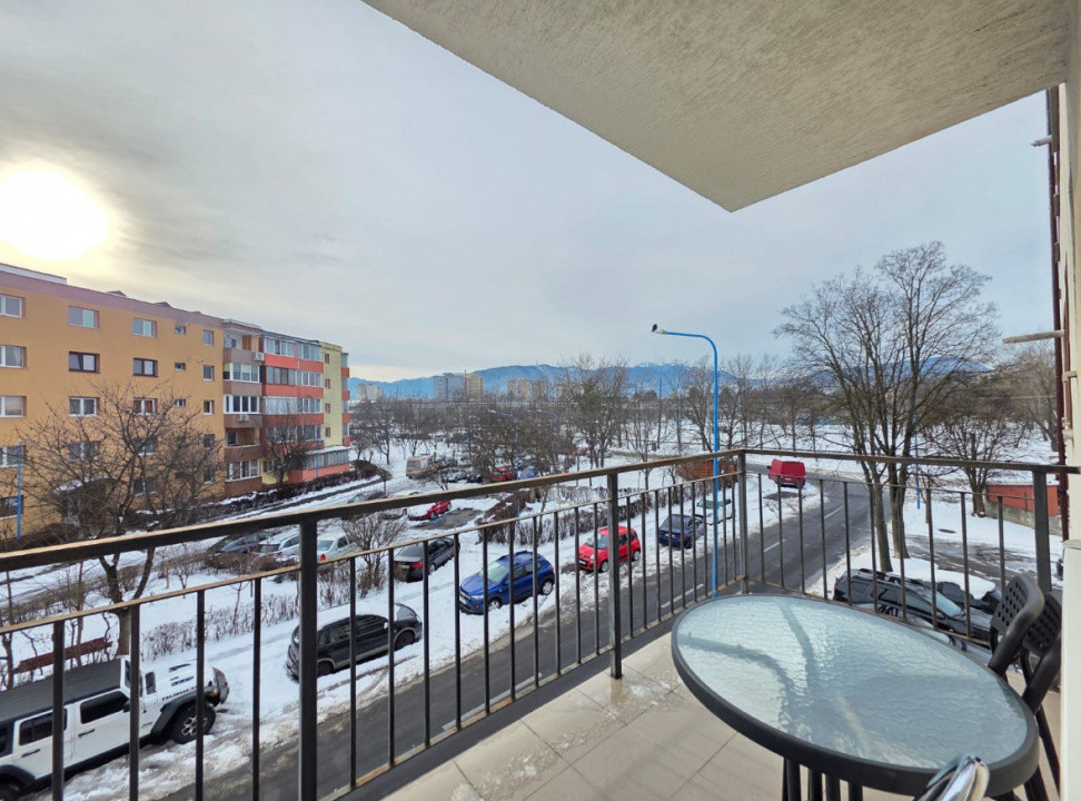 Garsonieră spațioasă Coresi / Tractorul – Bloc Nou, Parcare, Complet Mobila