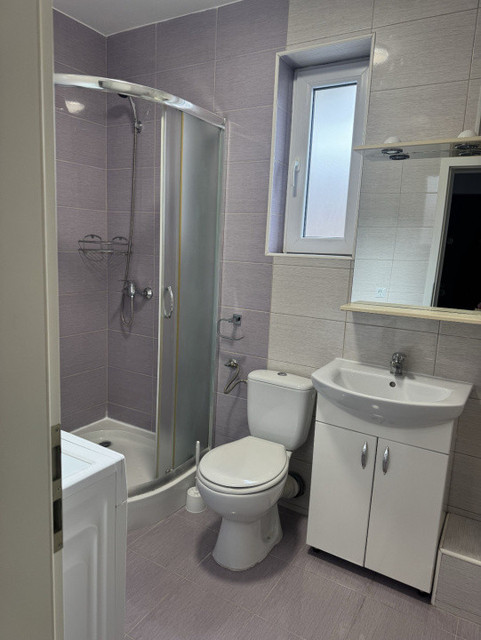 Garsonieră spațioasă Coresi / Tractorul – Bloc Nou, Parcare, Complet Mobila