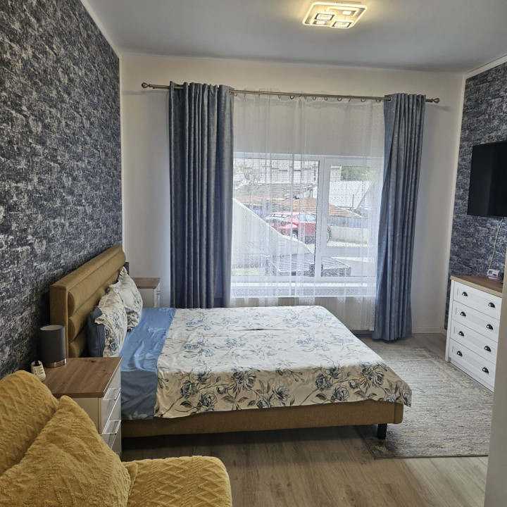 Garsonieră decomandată de închiriat brasov – mobilată, utilată, parcare privat