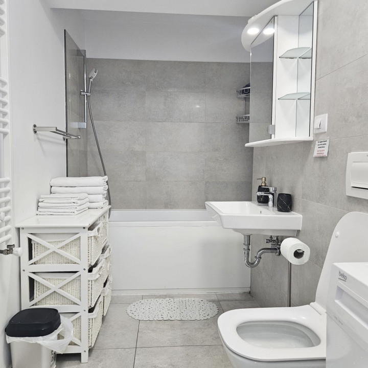 Garsonieră decomandată de închiriat brasov – mobilată, utilată, parcare privat