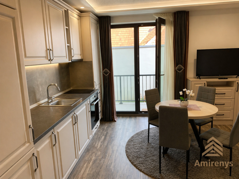 Apartament 3 camere de închiriat | Curte proprie | Parcare | Brasov