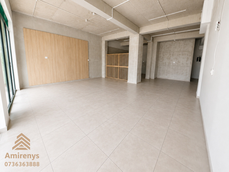 Spațiu comercial de închiriat în Brașov, zona Tractorul – vizavi de Coresi