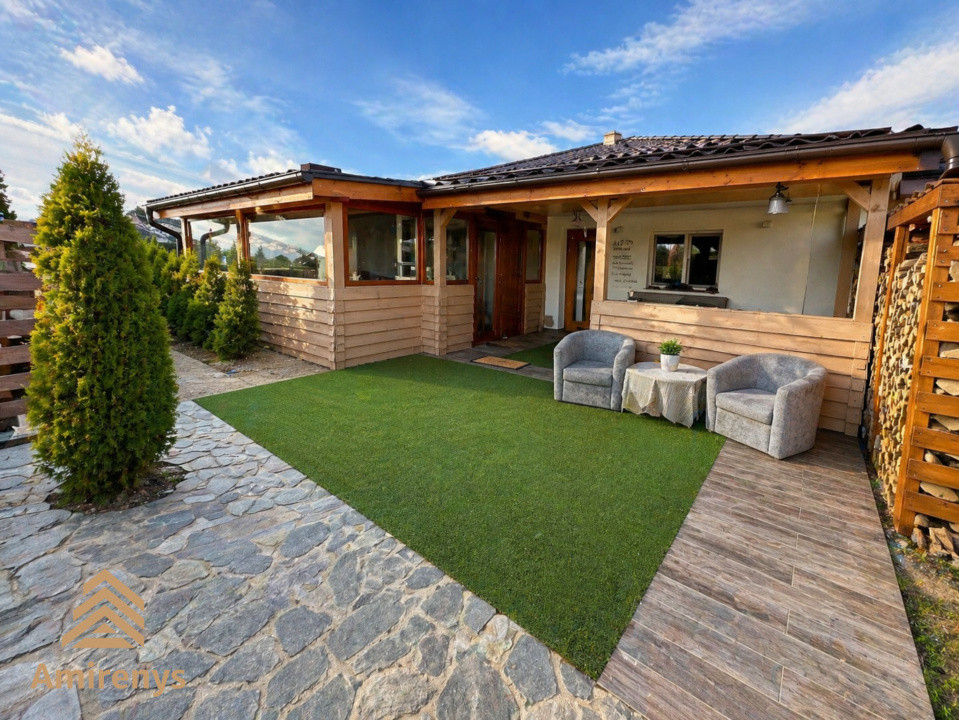 Casă de vânzare Hălchiu, proprietate modernă cu teren generos