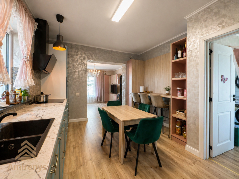 Casă de vânzare Hălchiu, proprietate modernă cu teren generos