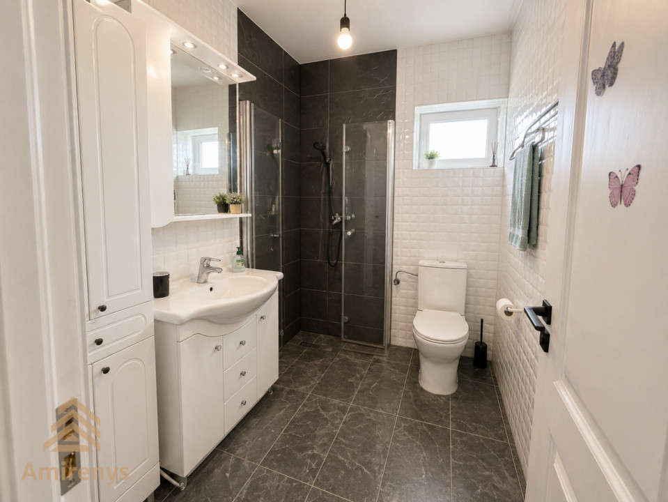 Casă de vânzare Hălchiu, proprietate modernă cu teren generos