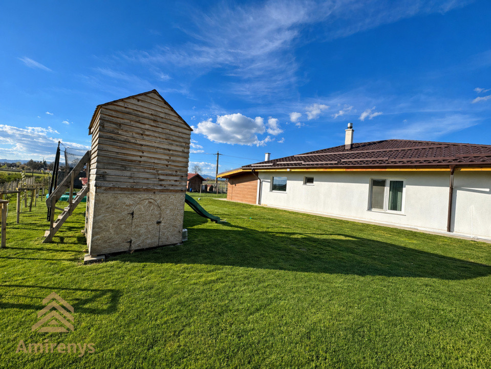 Casă de vânzare Hălchiu, proprietate modernă cu teren generos