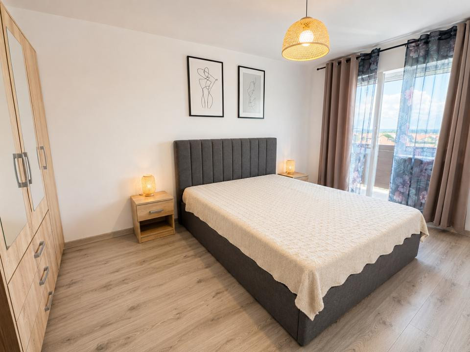 Apartament 2 Camere De Închiriat | Aproape De Coresi | Parcare Inclusă