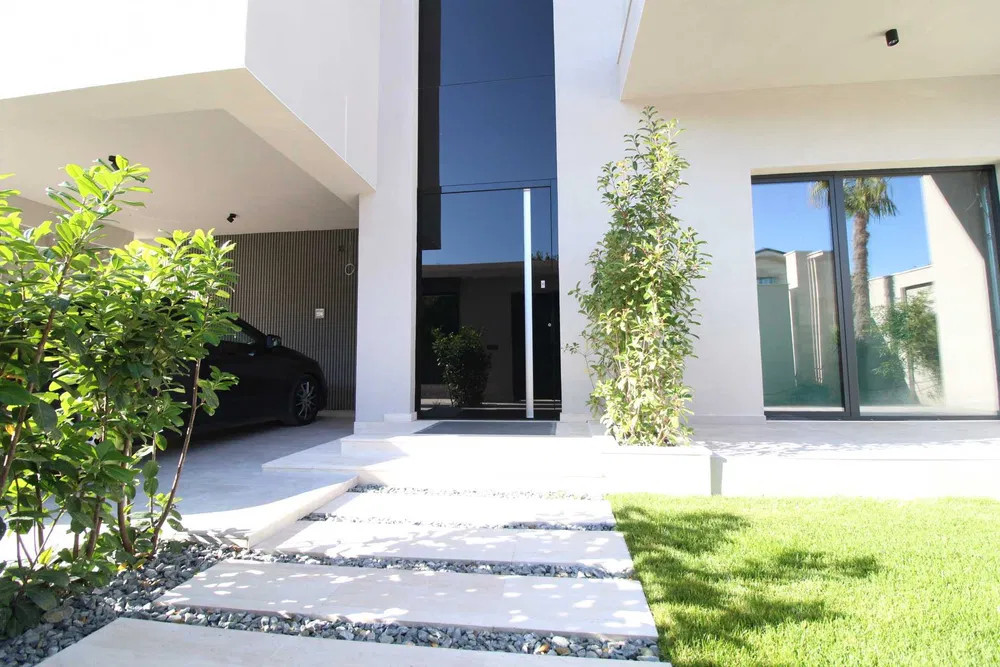 Vila Unică în Corbeanca – Smart Home Complet, Piscină și Terasă 