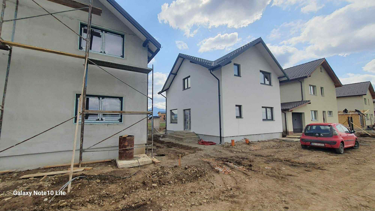 Vilă 4 camere, 110 mp utili,teren,300 mp–Zona Izvor, Brașov–0%