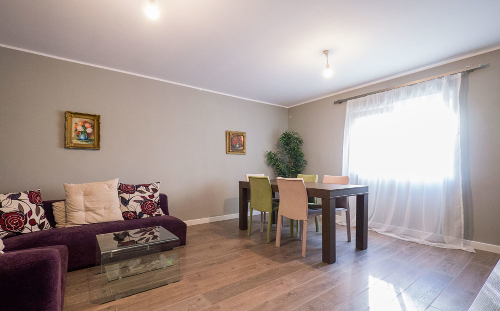 Cladire Recent Renovata de Vanzare strada Telita 10 minute de Unirii